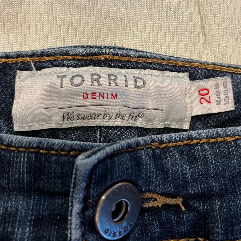 Torrid denim shorts, size 20 - Picture 3 of 3